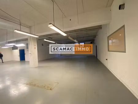 local d'activités de 591m²