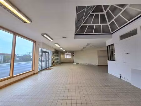 location commerce chasseneuil du poitou 440 m²