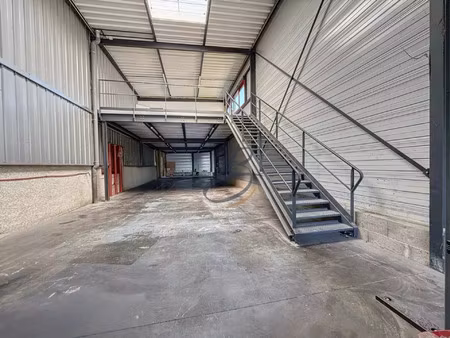 location local commercial 300 m2 à la tour-du-pin