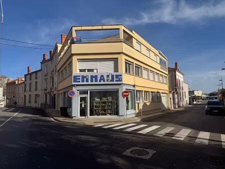 location local commercial