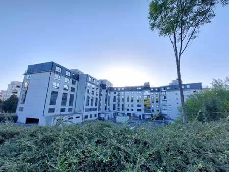 location studio de 21 m2 avec cave et parking bourran