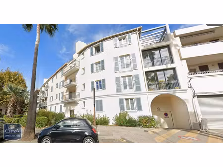 parking à louer 12 m² - sanary-sur-mer (83) - 98€