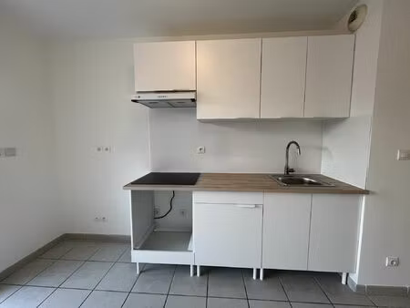 location appartement 2 pièces 35 m² à hyères (83400)
