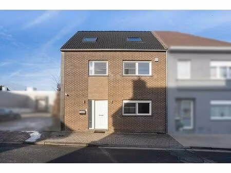 instapklare recente woning met 5 slaapkamers en 3 badkamers!