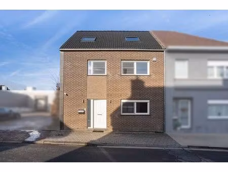 instapklare recente woning met 5 slaapkamers en 3 badkamers!