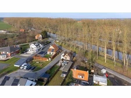 charmante woning met een zalige tuin te moerkerke