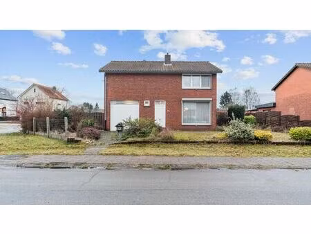 open bebouwing met 4 slaapkamers op 6are 89 ca