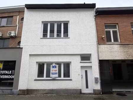 ruime instapklare woning 5 slpks 2 badks te tienen