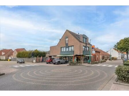 ruim en gunstig gelegen handelspand met woonst in vosselaar