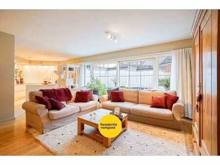 luxueus appartement met 2 slaapkamers en ruim terras op centrale ligging