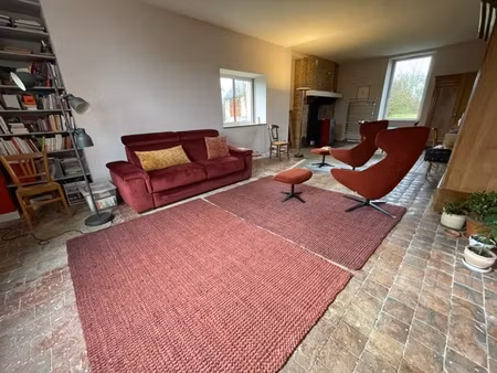 maison de caractère  dépendances  accès rivière  208000€ !