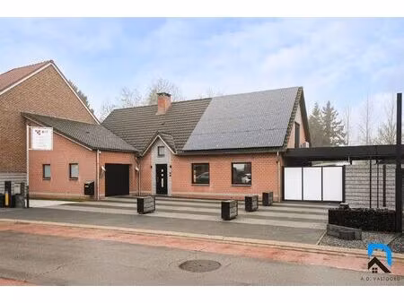 ruime woning met prachtige tuin