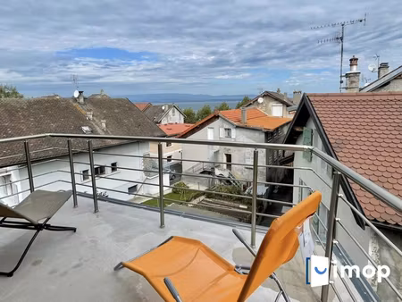 triplex avec balcon et vue sur le lac