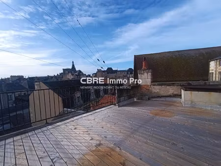 location local professionnel 281m²