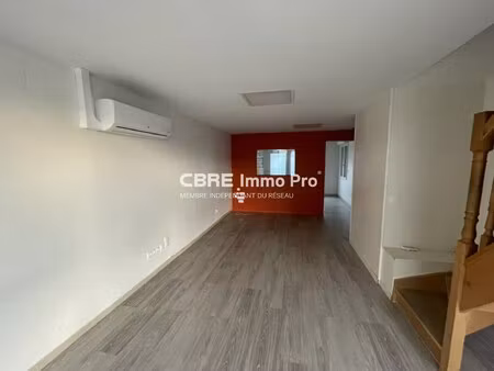 location local professionnel 82m²