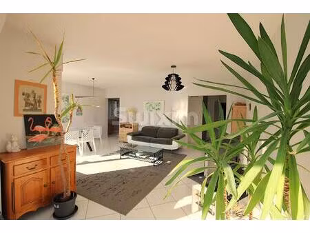 appartement t3 avec terrasse  vue montagnes et aperçu lac