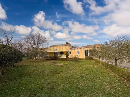 villa de 165m2 avec terrain de 1900m² et grand garage