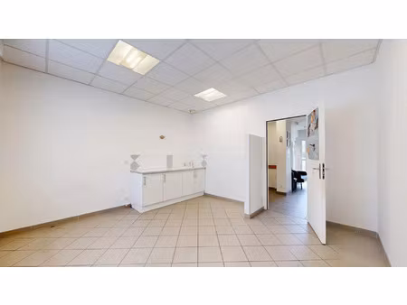 location local commercial 1 pièces 23 m2 à pontault-combault