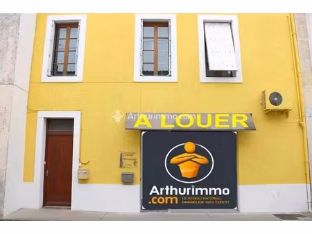 location local commercial 98 m2 à matha