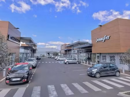 location local commercial 2 pièces 70 m2 à agde