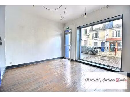 local commercial bonneval 30 m2