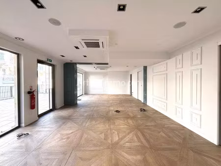 location local commercial 1 pièces 63 m2 à sainte-maxime