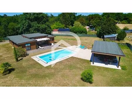 maison de plain-pied  2013  trois chambres  piscine et pool house