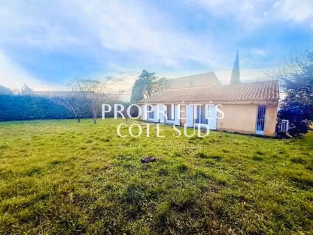 exclusivité  villa à pujaut avec jardin verdoyant