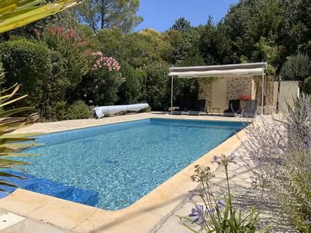 villa de plain pied dans un quartier résidentiel d'uzès sur un terrain de 1500 m2 avec...