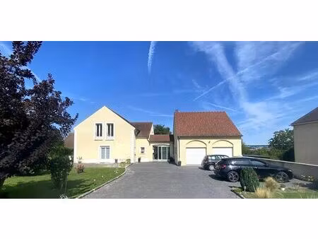 vente maison 8 pièces  214.00m²  fublaines