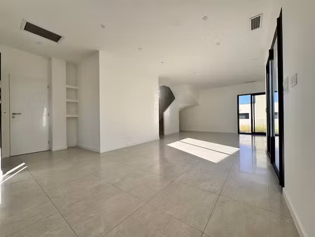 vente maison 5 pièces 105.7 m² à lespignan (34710)  295 000 €