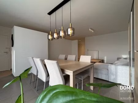 ruim gemeubeld 2-slaapkamer appartement met terras in kermt