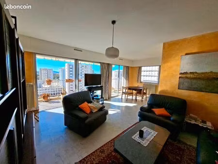 très bel appartement spacieux (116m² - 5 pièces) dans un immeuble sécurisé de bon standing