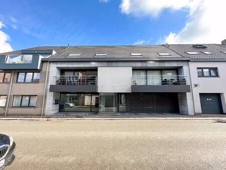 uitstekend gelegen gelijkvloerse handelsruimte met maximale zichtbaarheid