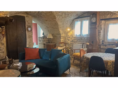 belle maison de village de 84 m2 + 121 m2 de surfaces annexe