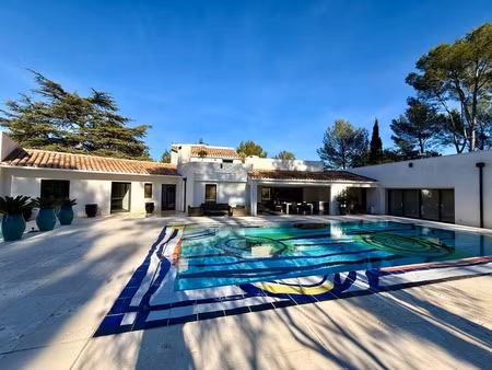 au nord de montpellier  exceptionnelle propriété - la campagne proche de la ville