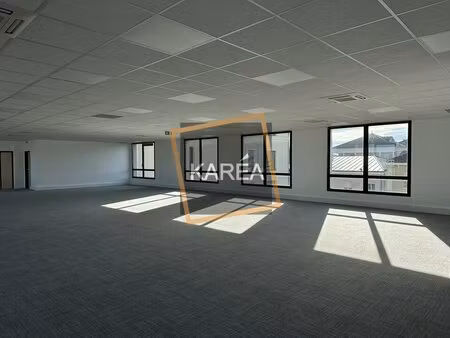 location local professionnel 457m² bussy st georges 77600