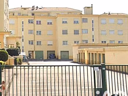 vente garage et parking à fréjus (83370) : à vendre / 15m² fréjus