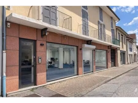 location local commercial 7 pièces 127m2 saint-marcellin 38160 - 980 € - surface privée