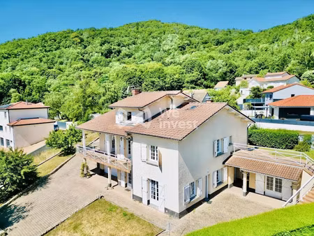 vente villa 8 pièces 192 m² à enval (63530)  425 000 €