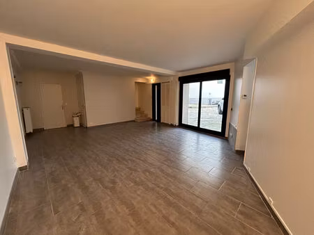 location maison 5 pièces  107.22m²  bry