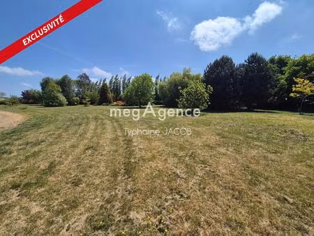 grand terrain constructible en plein bourg