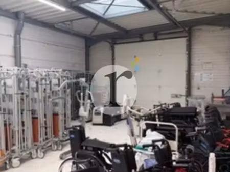 immeuble 1 200 m² à louer / foncier de 1 200 m²