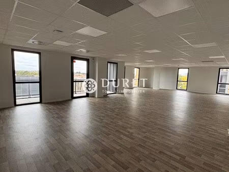 location local professionnel 115m² la roche sur yon 85000