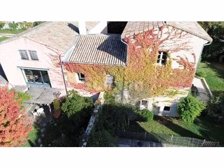 propriété avec plusieurs appartements  jardin et piscine à montélimar