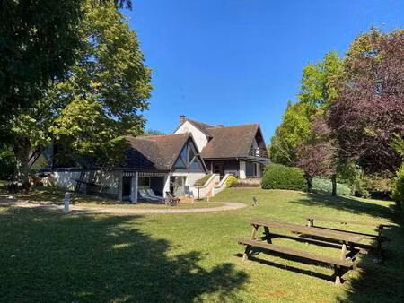 a 7 min du golf de roncemay 89110  vous serez séduit par cette maison très agréable à...