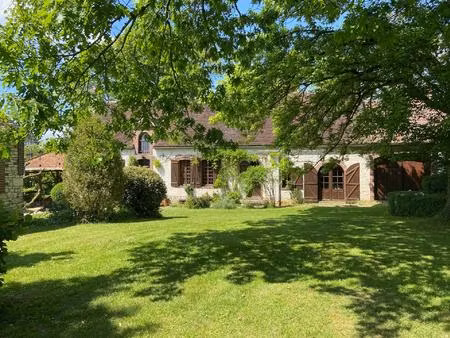 vous serez séduit par cette longère et sa maison d'amis de 246 m2  poutres  tomettes et...