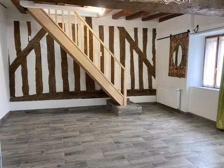 maison ancienne de 78 m2 habitable de suite avec une cour  dépendance et terrain...