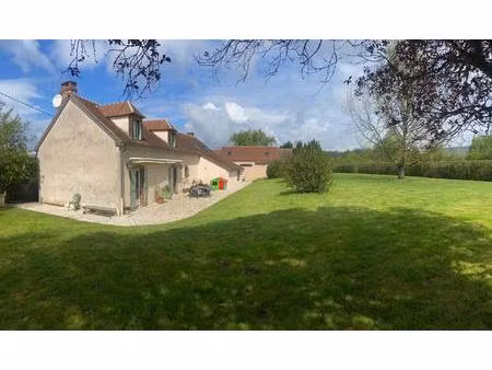 a toucy (89130)  séduction assurée pour cette charmante maison ancienne 177 m2  rénovée...