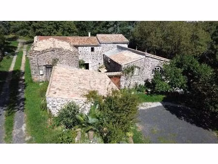 ferme ardéchoise terrain de 3 5ha de terre et prairies